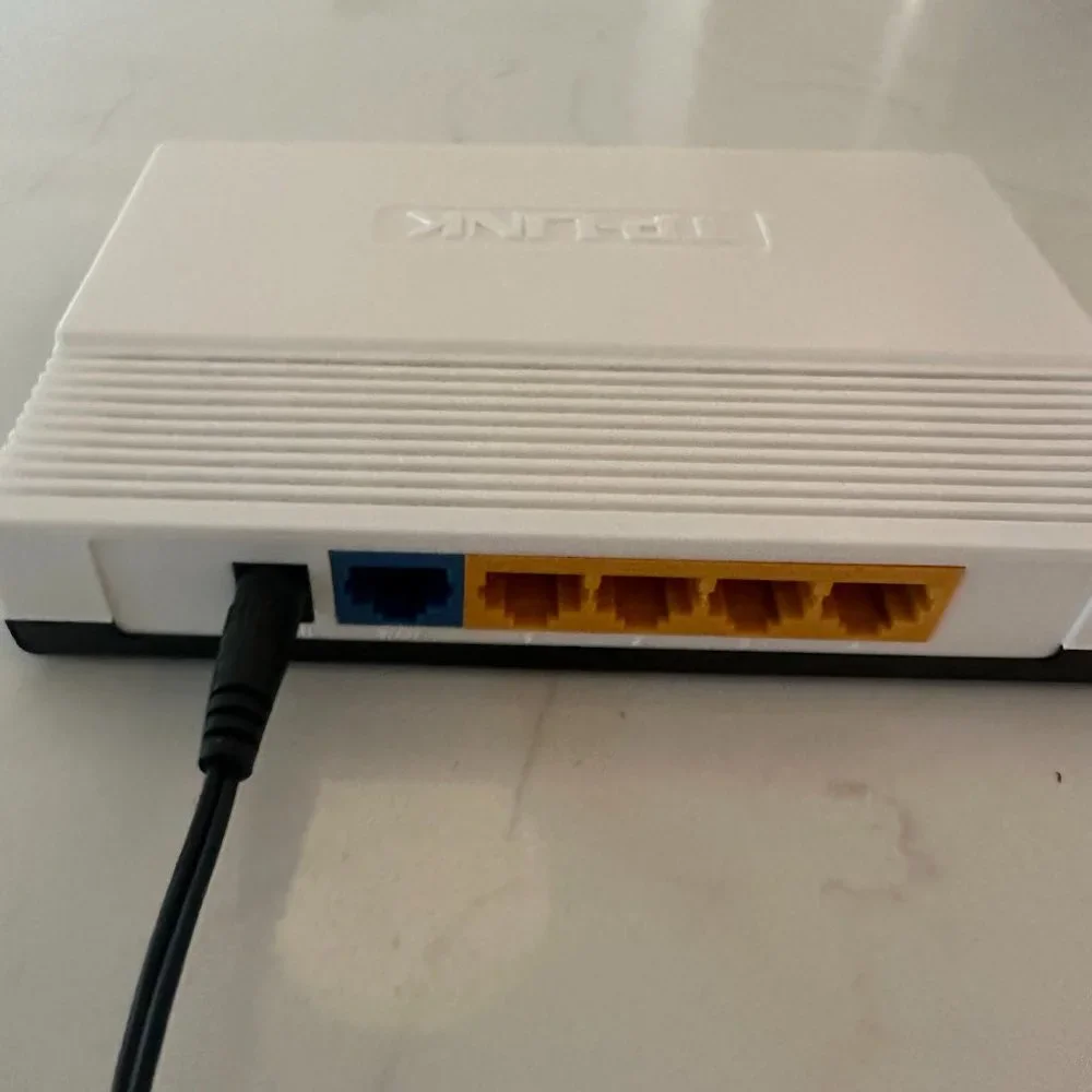 TP-Link 4-Port Cable/DSL Router - Picture 4 of 7